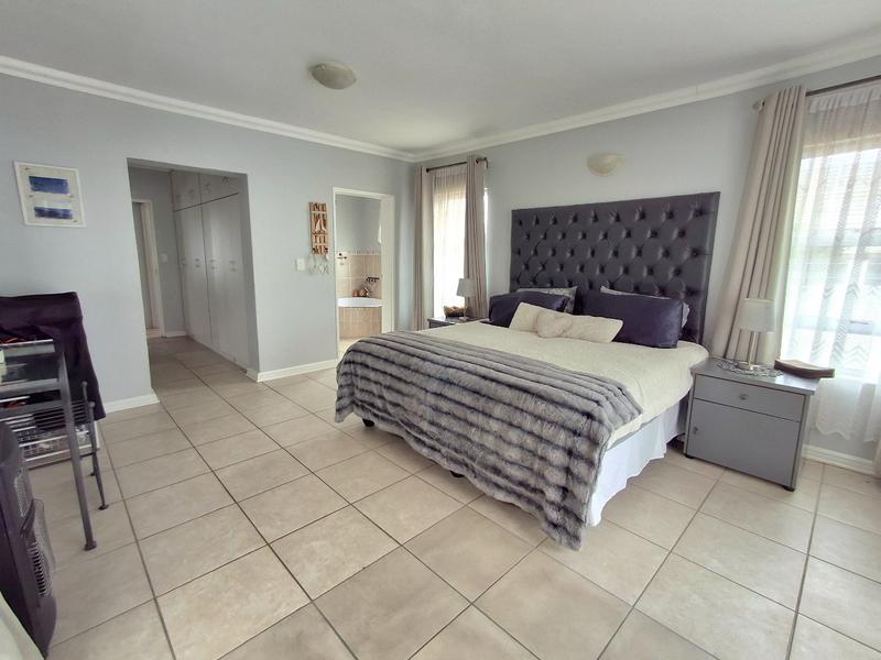 3 Bedroom Property for Sale in Golden Mile Western Cape